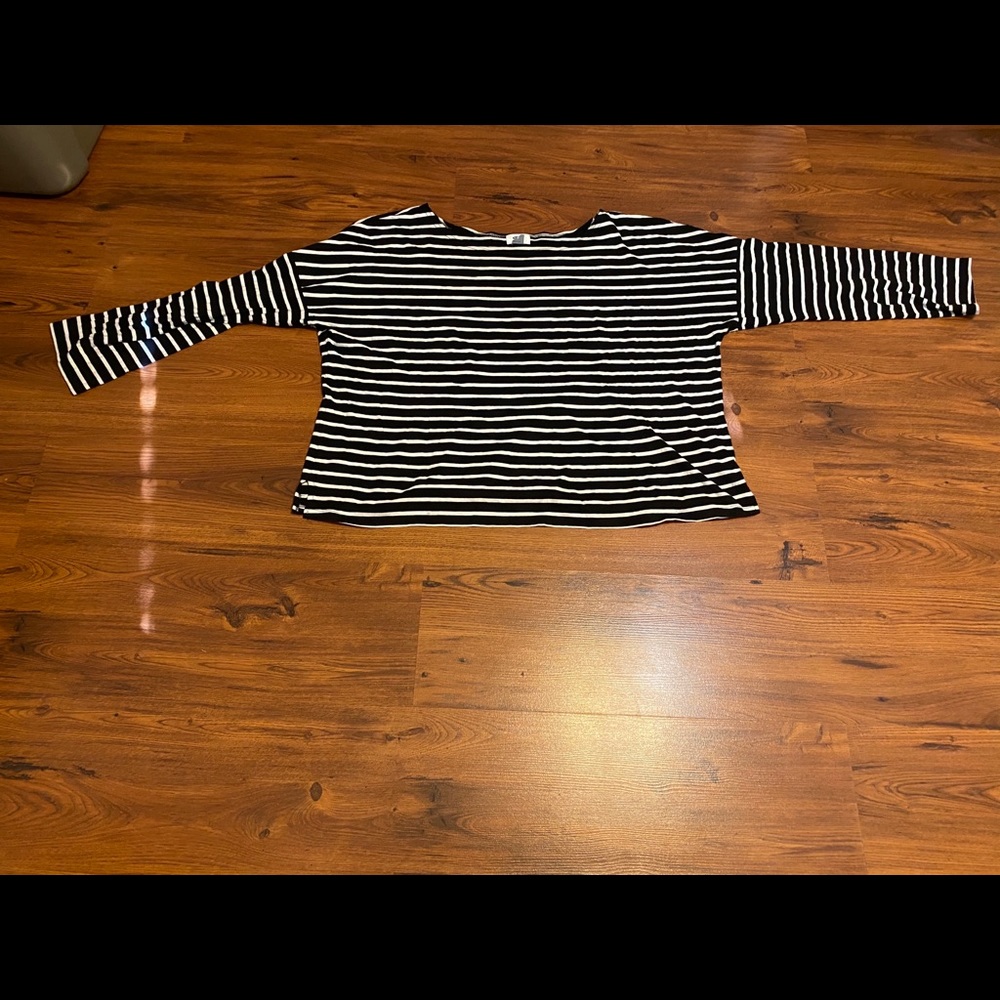 Old Navy Black and white striped shirt